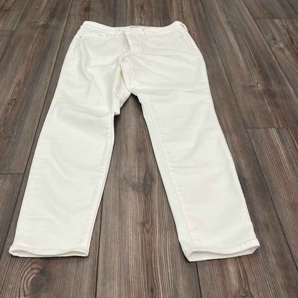 COPY - Athleta, sculpted white pant, size 10, only worn a few times, 29” inseam.